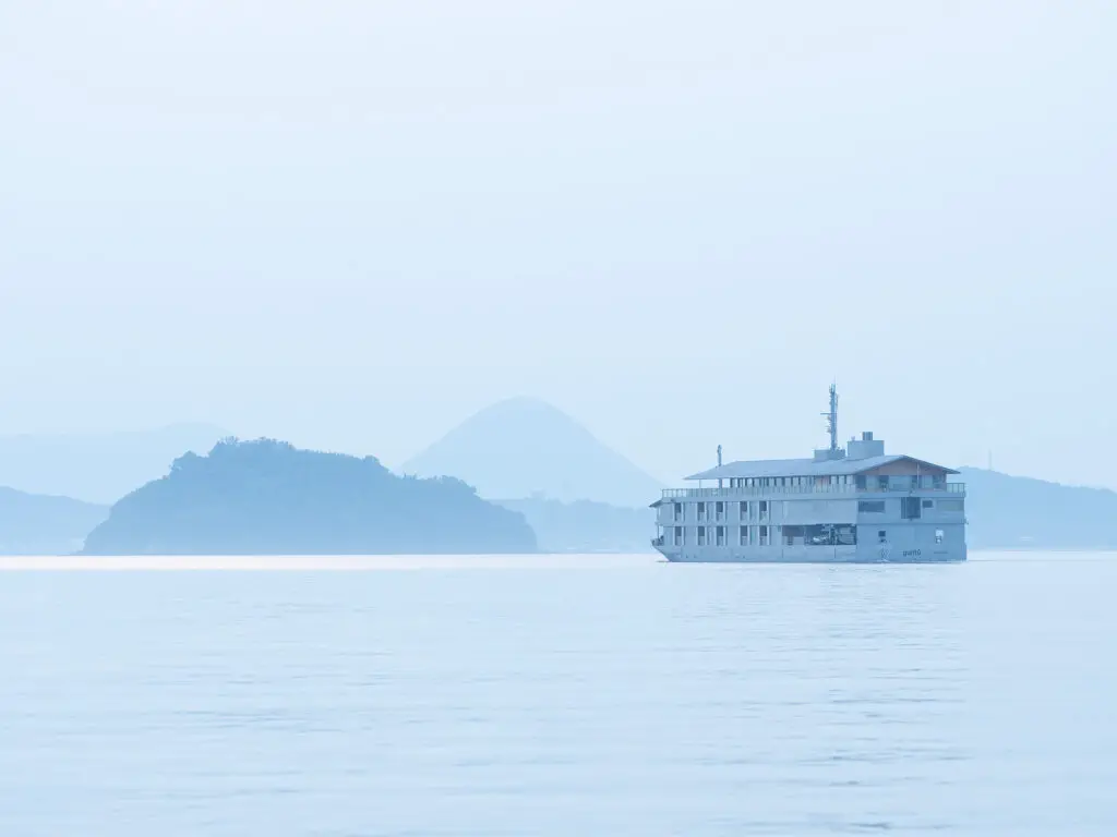 Guntu Boat on the water